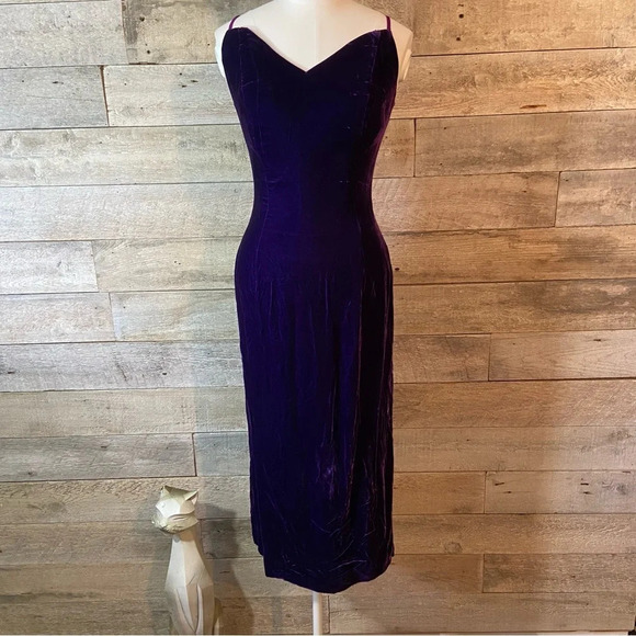 Vintage Nu-Mode women’s purple velvet dress in size 9/10 - Picture 1 of 15